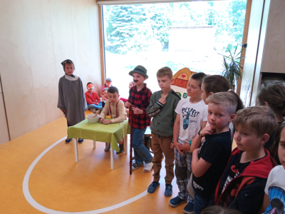 Návštěva školního sboru a II. B ve školce