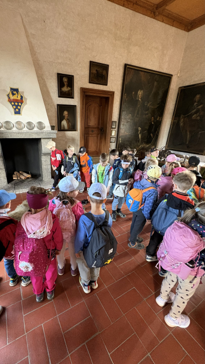 Za historií a dravci na hrad Kost