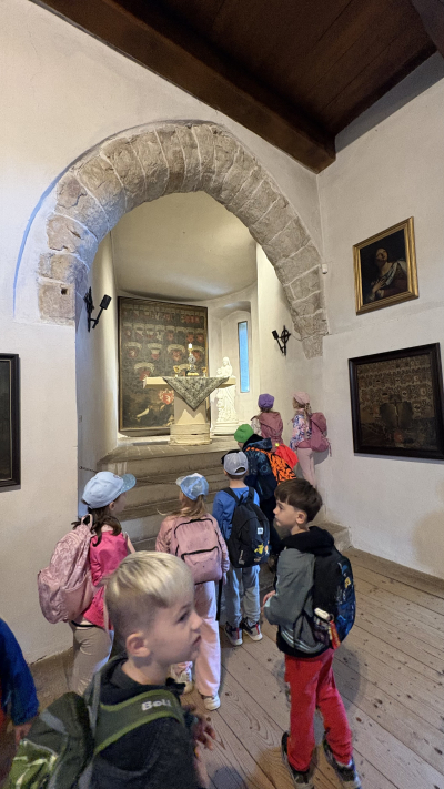 Za historií a dravci na hrad Kost